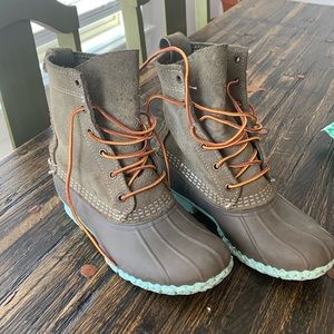 LL Bean limited edition Snow shoes size 6